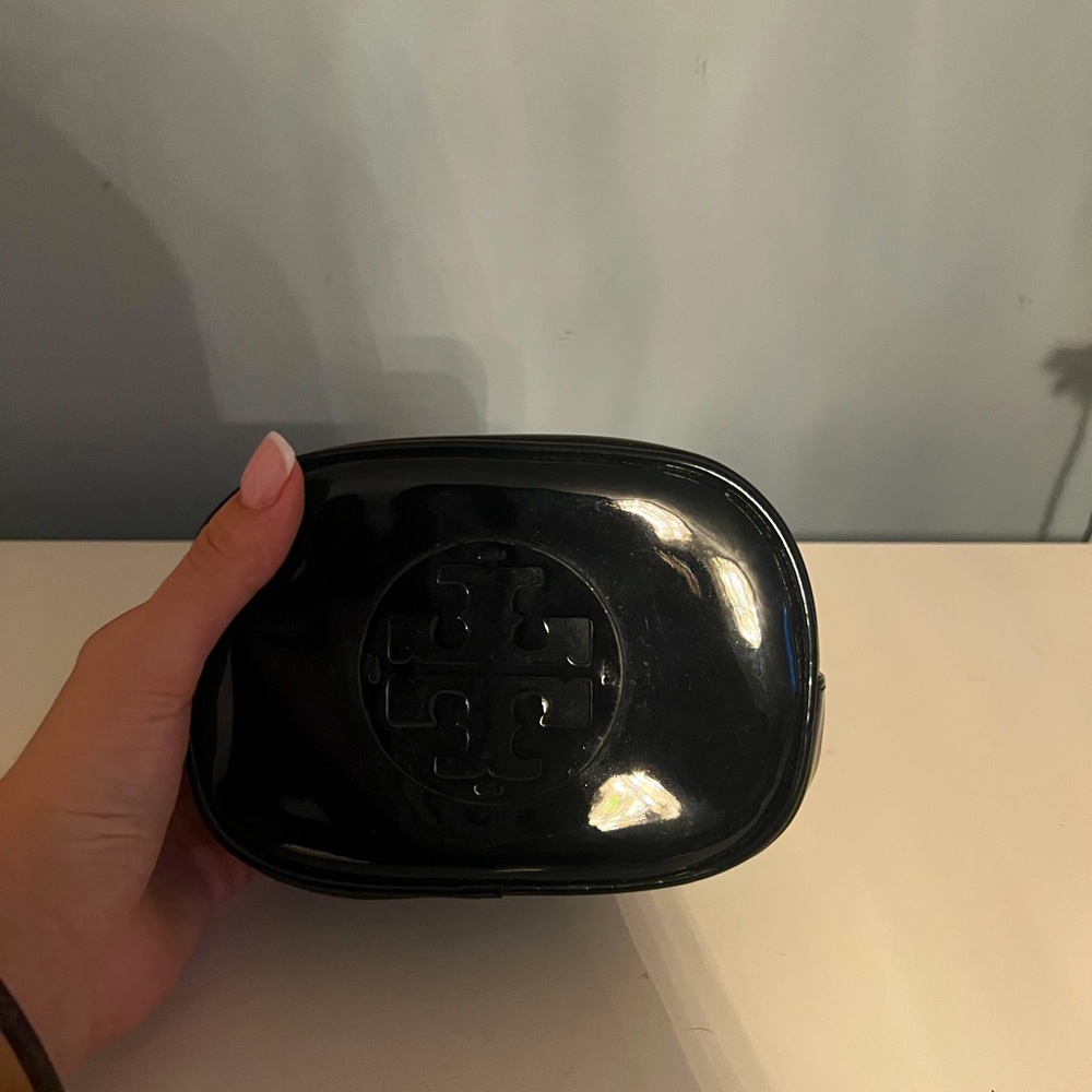 Tory Burch Stacked Patent Small Cosmetic Case In Black